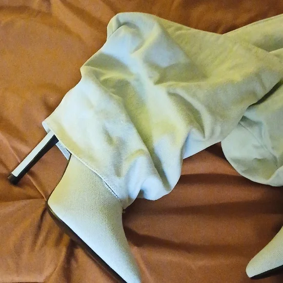 NWOT LIGHT DENIM SCRUNCH BOOTS - Picture 3 of 5